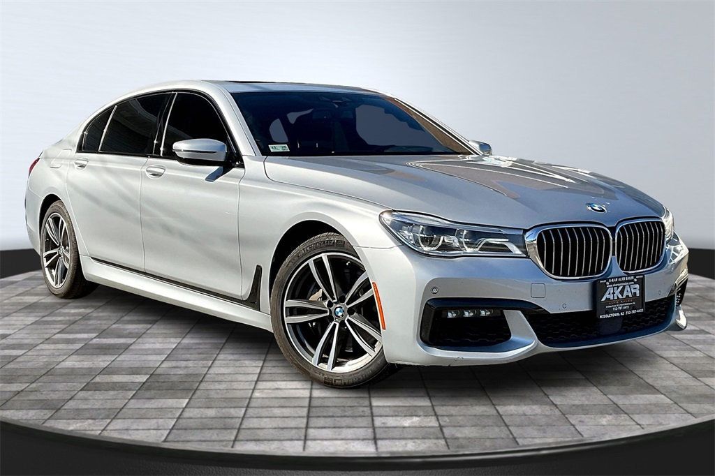 2018 Bmw 750i / B7 xDrive Sedan photo 3