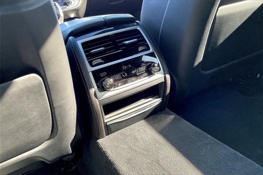 2018 Bmw 750i / B7 xDrive Sedan photo 33