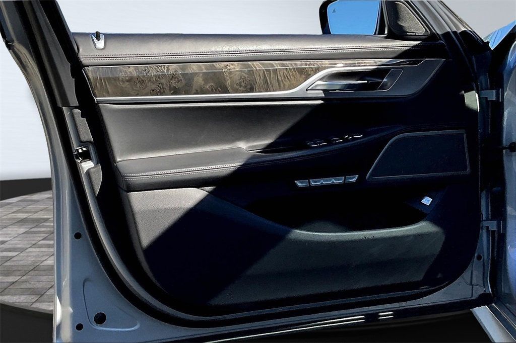 2018 Bmw 750i / B7 xDrive Sedan photo 9
