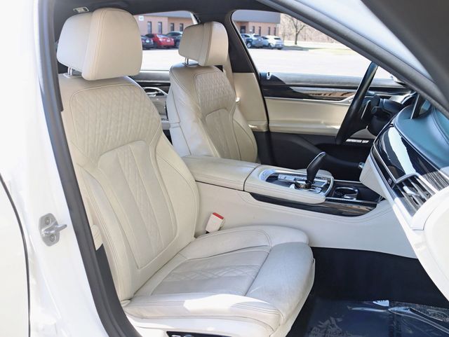 2018 BMW 7 Series 750i XDrive M-Sport - 22997460 - 27