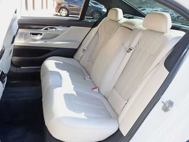 2018 BMW 7 Series 750i XDrive M-Sport - 22997460 - 28