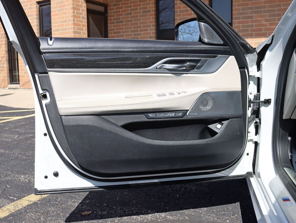 2018 BMW 7 Series 750i XDrive M-Sport - 22997460 - 33