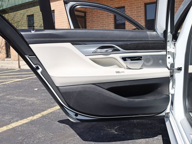 2018 BMW 7 Series 750i XDrive M-Sport - 22997460 - 35
