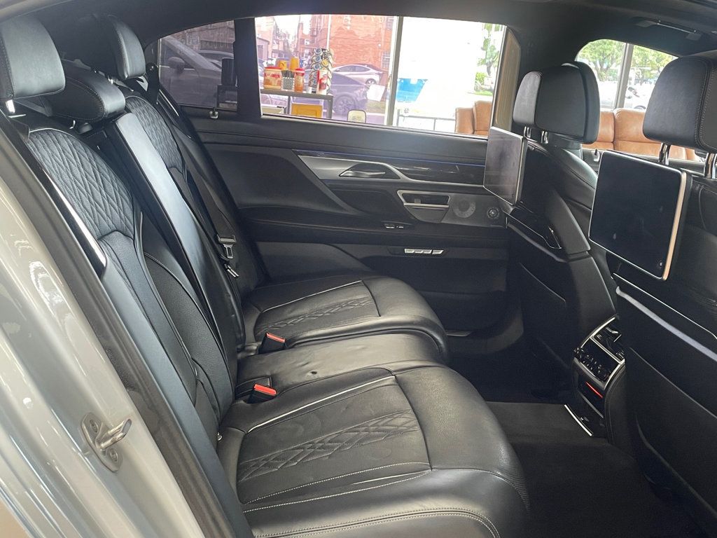 2018 BMW 7 Series M760i xDrive - 23074330 - 26