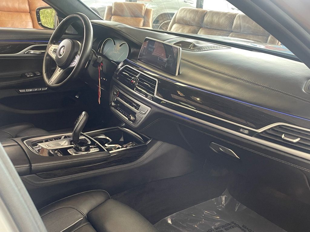 2018 BMW 7 Series M760i xDrive - 23074330 - 28