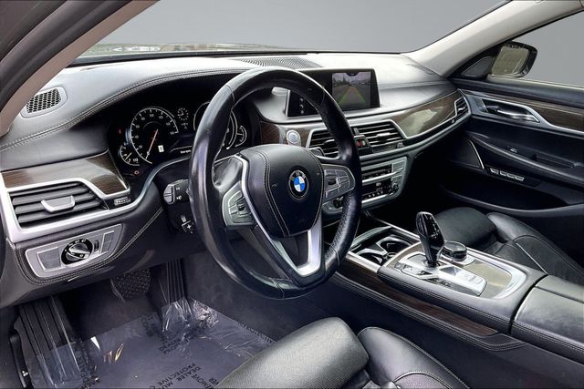 2018 BMW 7 Series xDrive - 23022516 - 10