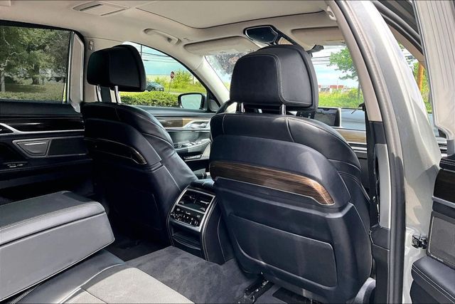 2018 BMW 7 Series xDrive - 23022516 - 14