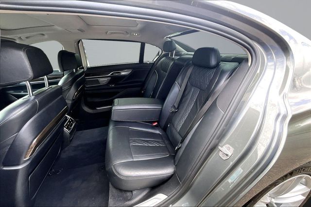 2018 BMW 7 Series xDrive - 23022516 - 16