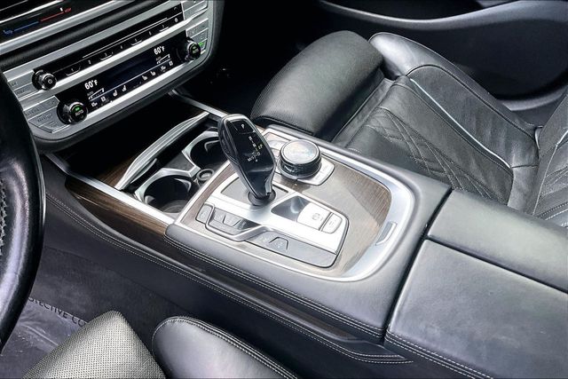 2018 BMW 7 Series xDrive - 23022516 - 31