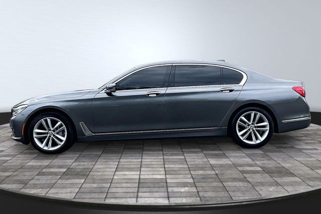 2018 BMW 7 Series xDrive - 23022516 - 3