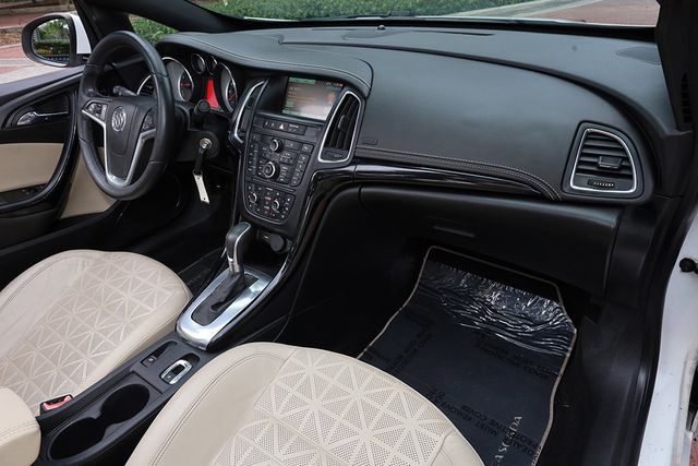 2018 Buick Cascada 2dr Convertible Premium - 23044632 - 32
