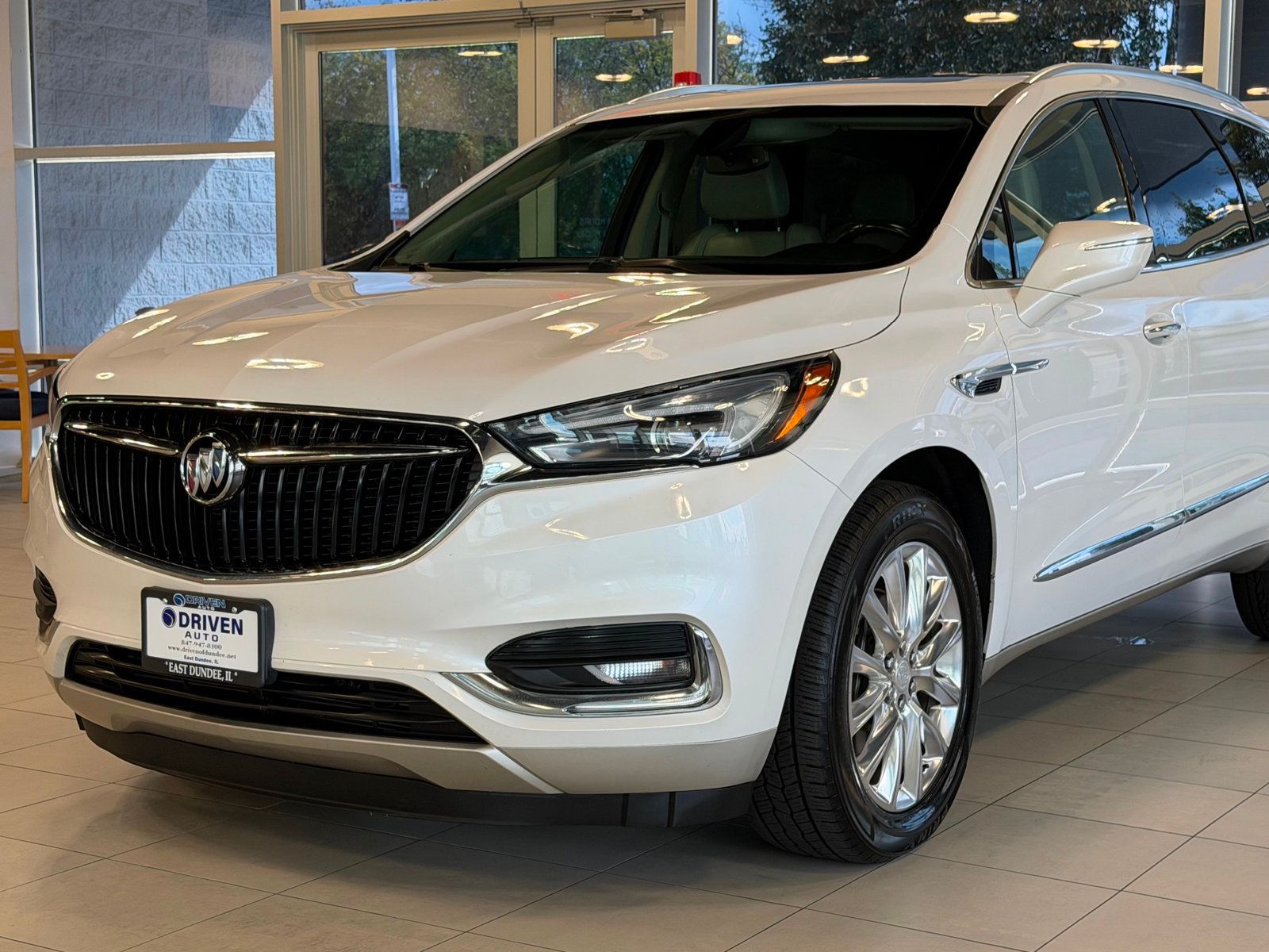 2018 Buick Enclave Essence photo 2