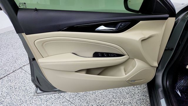 2018 Buick Regal Sportback 4dr Sedan Essence w/ Driver Confidence Pkgs, Bose Audio & Nav. - 22994745 - 10