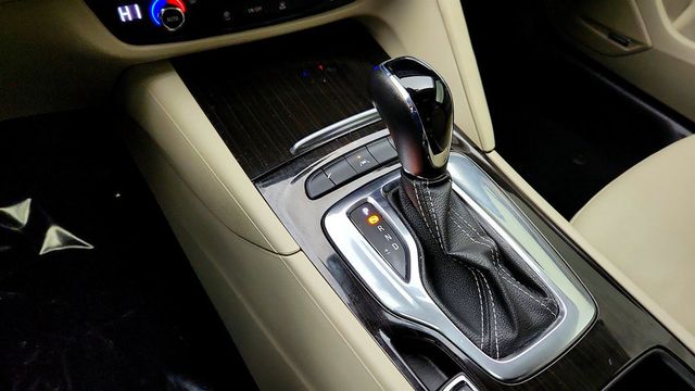 2018 Buick Regal Sportback 4dr Sedan Essence w/ Driver Confidence Pkgs, Bose Audio & Nav. - 22994745 - 16