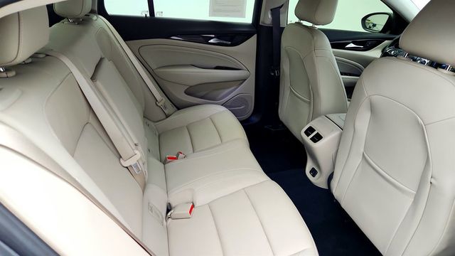 2018 Buick Regal Sportback 4dr Sedan Essence w/ Driver Confidence Pkgs, Bose Audio & Nav. - 22994745 - 23