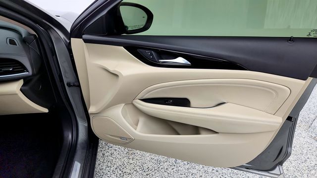 2018 Buick Regal Sportback 4dr Sedan Essence w/ Driver Confidence Pkgs, Bose Audio & Nav. - 22994745 - 26