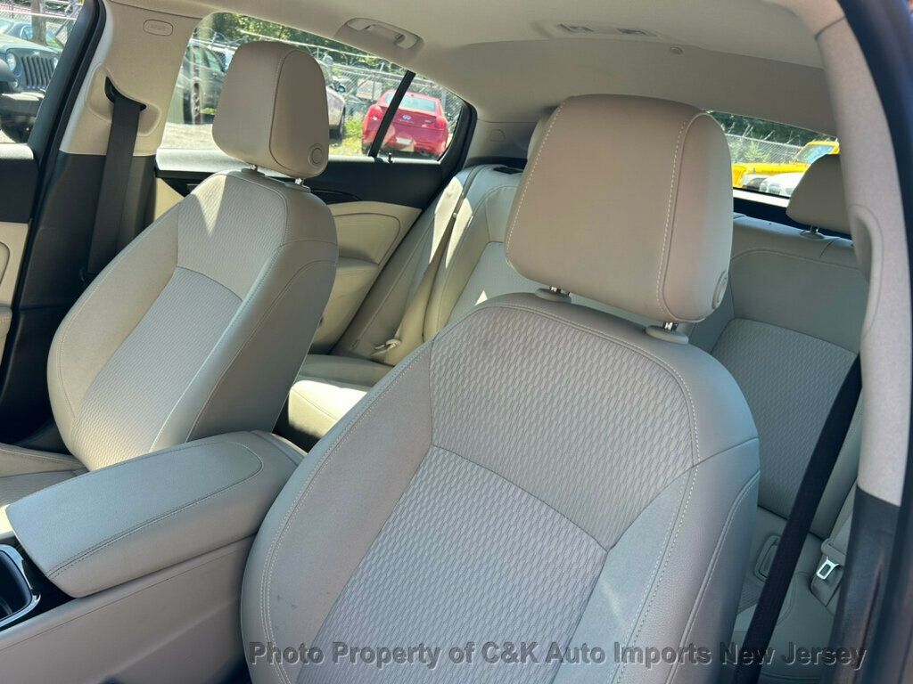 2018 Buick Regal Sportback Preferred II photo 23