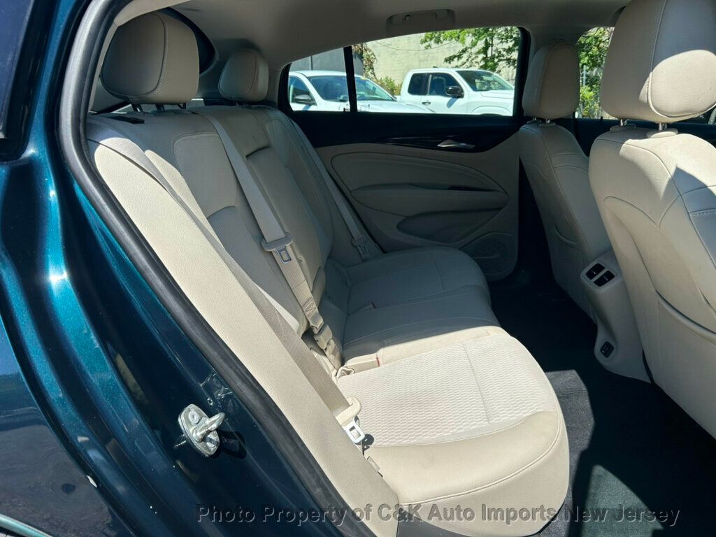 2018 Buick Regal Sportback Preferred II photo 29