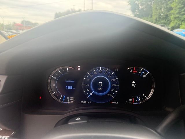 2018 Cadillac Escalade 4WD 4dr Luxury - 23046734 - 9