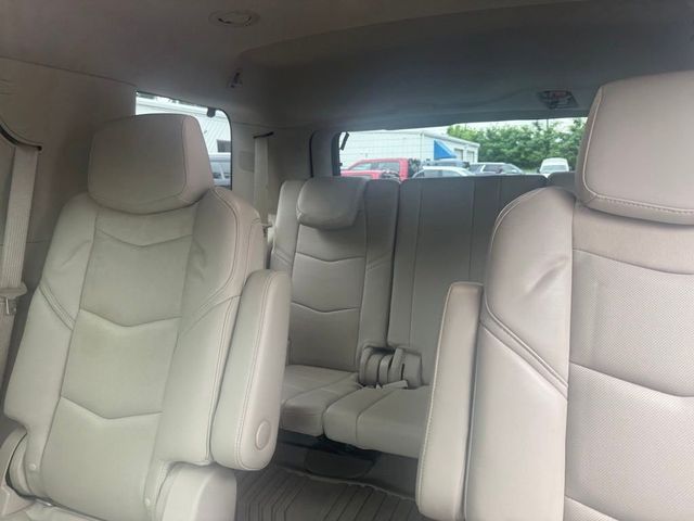 2018 Cadillac Escalade 4WD 4dr Luxury - 23046734 - 16