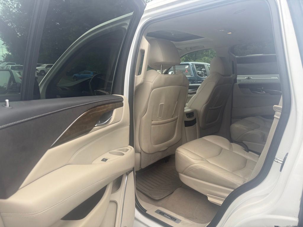 2018 Cadillac Escalade 4WD 4dr Luxury - 23046734 - 18