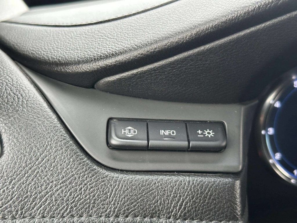 2018 Cadillac Escalade 4WD 4dr Luxury - 23020810 - 32