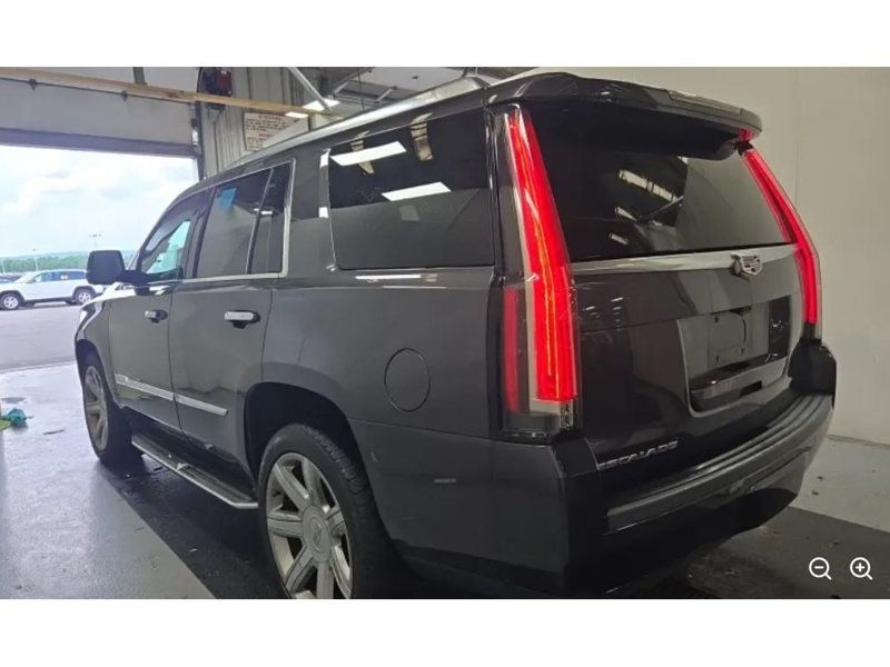 2018 Cadillac Escalade Luxury photo 2