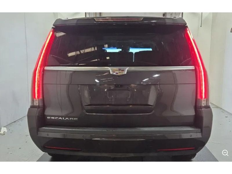2018 Cadillac Escalade Luxury photo 3
