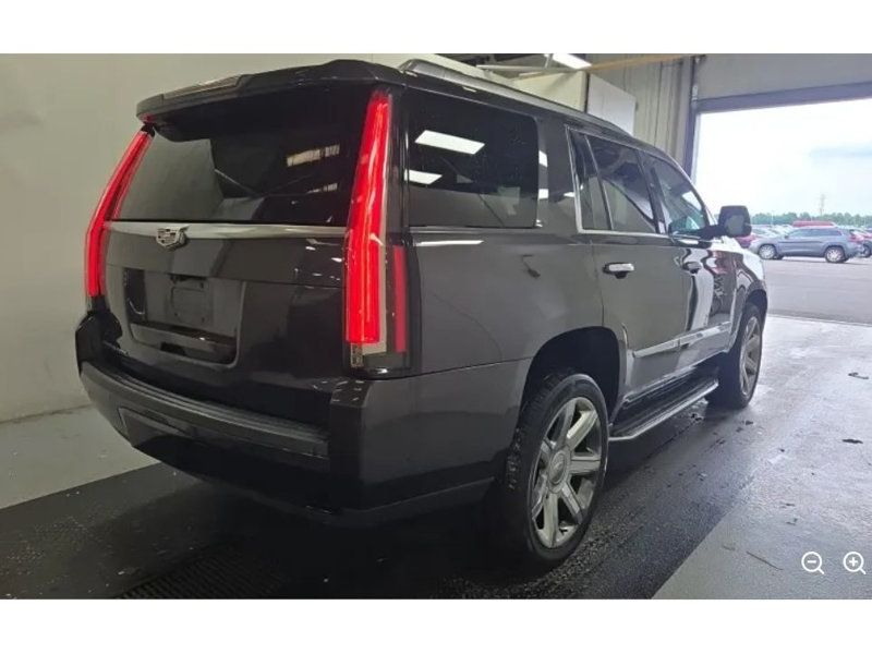 2018 Cadillac Escalade Luxury photo 4