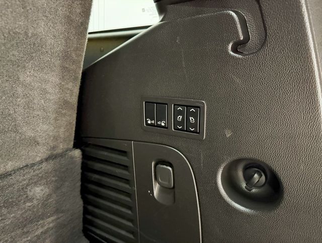 2018 Cadillac Escalade 4WD 4dr Platinum - 22926083 - 39