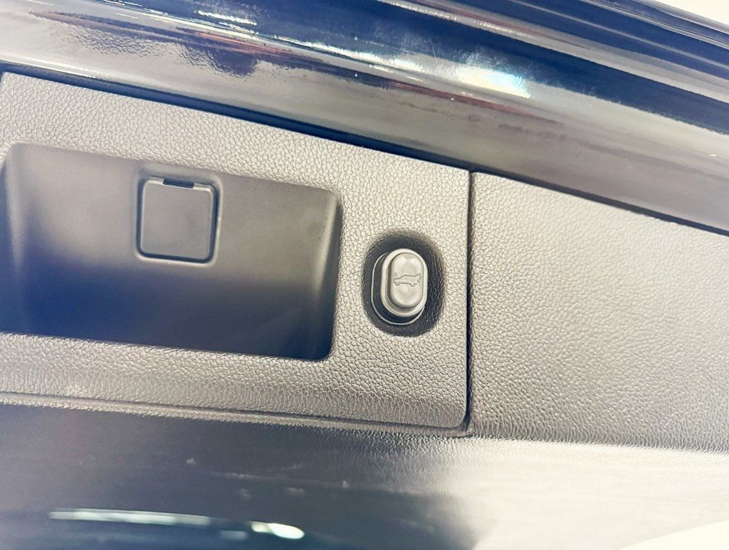 2018 Cadillac Escalade 4WD 4dr Platinum - 22926083 - 40