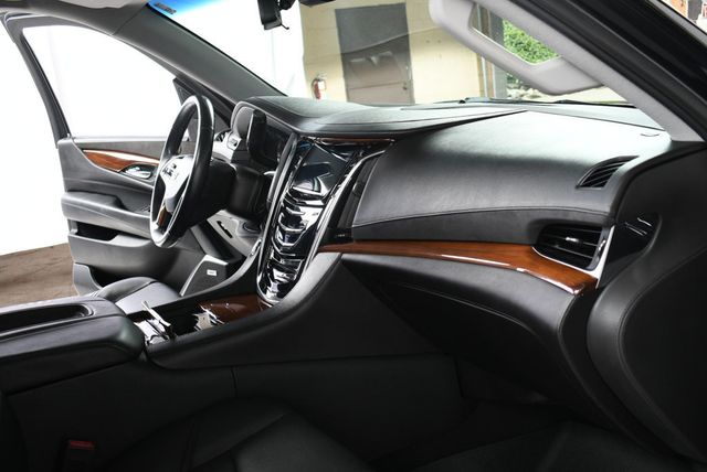 2018 Cadillac Escalade 4WD 4dr Premium Luxury - 22465772 - 28