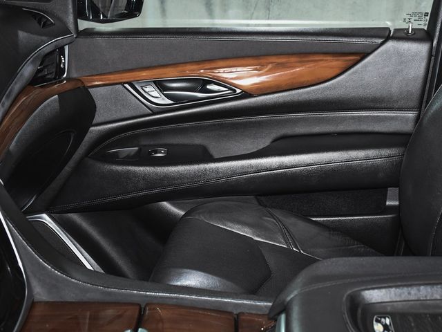 2018 Cadillac Escalade Luxury - 22976490 - 39