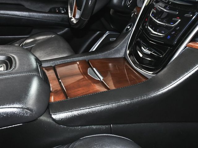 2018 Cadillac Escalade Luxury - 22976490 - 57