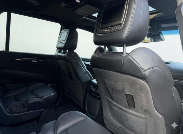 2018 Cadillac Escalade Platinum 4x4 4dr SUV - 22933184 - 13