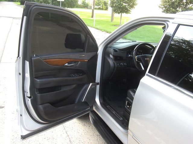 2018 Cadillac Escalade ESV 4WD 4dr Luxury - 22882399 - 16