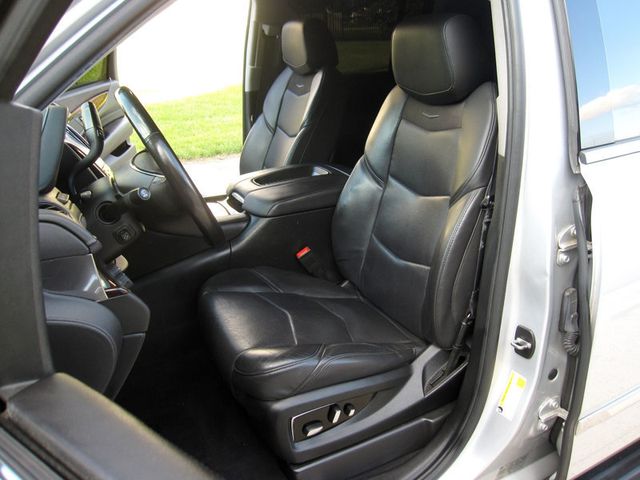 2018 Cadillac Escalade ESV 4WD 4dr Luxury - 22882399 - 19