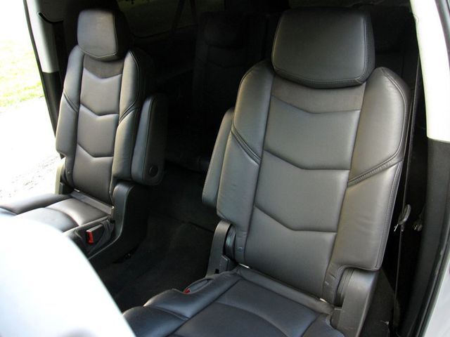 2018 Cadillac Escalade ESV 4WD 4dr Luxury - 22882399 - 31