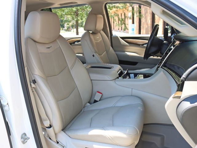 2018 Cadillac Escalade ESV 4WD 4dr Luxury - 23052631 - 23