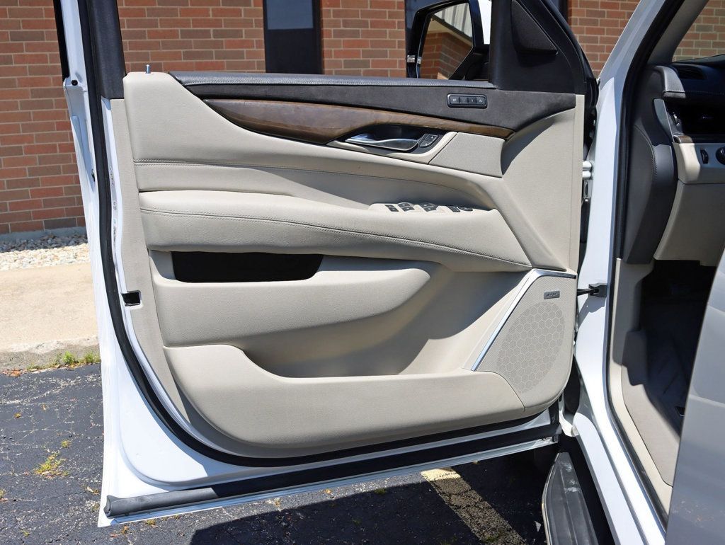 2018 Cadillac Escalade ESV 4WD 4dr Luxury - 23052631 - 29