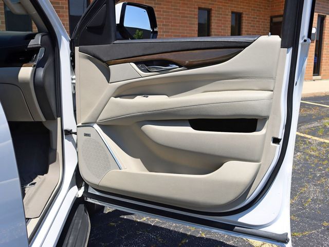 2018 Cadillac Escalade ESV 4WD 4dr Luxury - 23052631 - 30