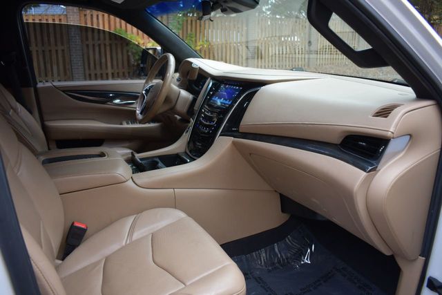 2018 Cadillac Escalade ESV 4WD 4dr Platinum - 22183406 - 30