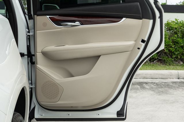 2018 Cadillac XT5 Crossover AWD 4dr Premium Luxury - 23009834 - 32