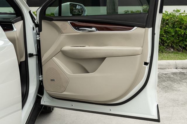 2018 Cadillac XT5 Crossover AWD 4dr Premium Luxury - 23009834 - 33