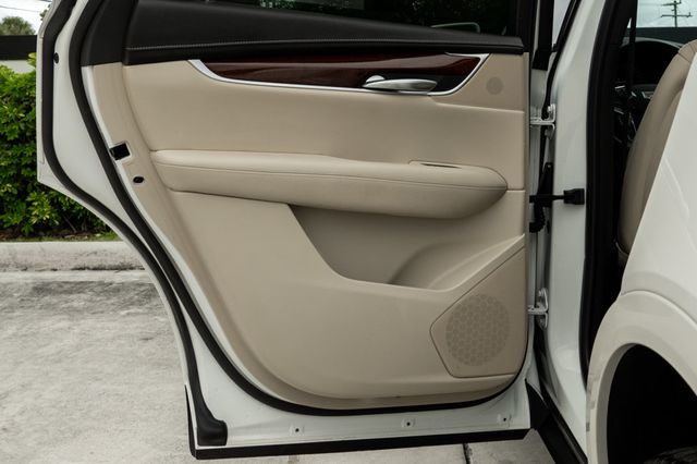 2018 Cadillac XT5 Crossover AWD 4dr Premium Luxury - 23009834 - 35