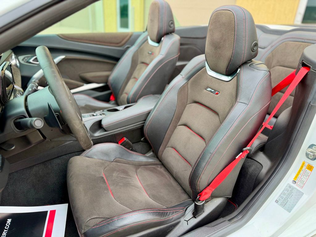 2018 Chevrolet Camaro 2dr Convertible ZL1 - 23033225 - 21