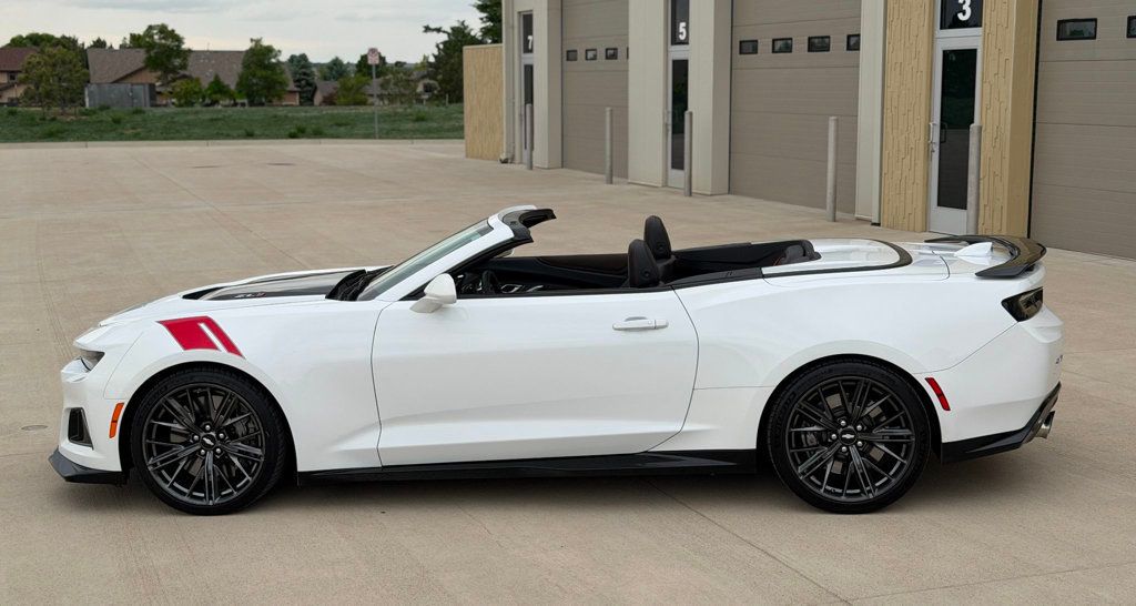 2018 Chevrolet Camaro 2dr Convertible ZL1 - 23033225 - 3