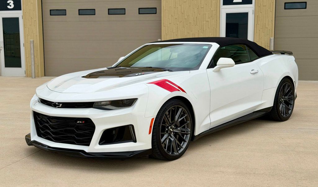 2018 Chevrolet Camaro 2dr Convertible ZL1 - 23033225 - 4