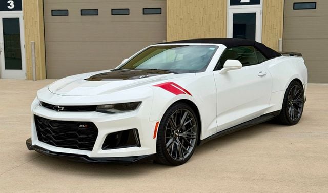 2018 Chevrolet Camaro 2dr Convertible ZL1 - 23033225 - 4