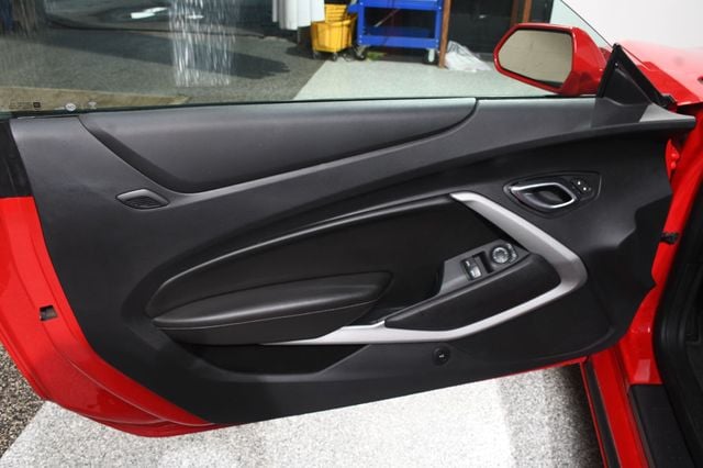 2018 Chevrolet Camaro 2dr Coupe 1LS - 23037788 - 21